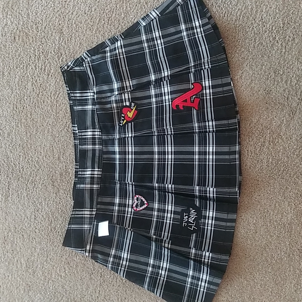 EUC Juniors plus size XXXL (21) no bounderies pleated skirt black and white